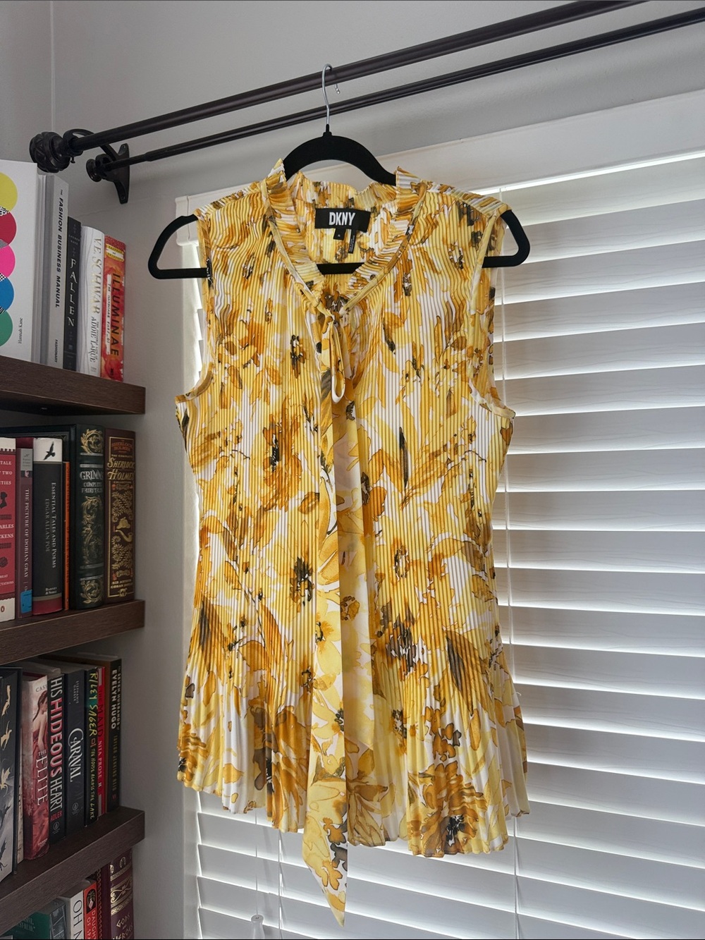 DKNY Yellow Floral Pleated Tie-Neck Sleeveless Blouse